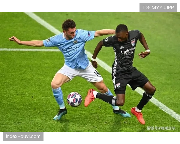 暖心一幕:布雷斯特主场为患病小球迷全场亮起手机灯光